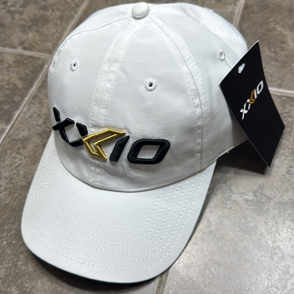 Forever 21 White Cap - Picture 4 of 4